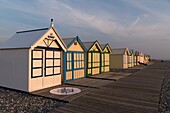 Frankreich,Somme,Cayeux sur Mer,die Strandhütten an der längsten Strandpromenade Europas