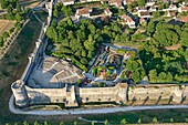 Frankreich,Seine et Marne,Provins,von der UNESCO zum Weltkulturerbe erklärt,die Oberstadt und die Stadtmauern (Luftaufnahme)