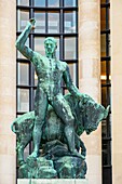 Frankreich,Paris,Statue vor dem Museum des Menschen im Trocadero