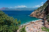 Frankreich,Corse du Sud,Golf von Porto,Capo Rosso,Anse de Ficajola und das Naturschutzgebiet Scandola im Hintergrund