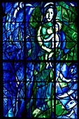 Frankreich,Marne,Reims,Kathedrale Notre Dame,von der UNESCO zum Weltkulturerbe erklärt,Glasmalerei des Achsengewölbes, 1974 von Marc Chagall unter Mitwirkung von Charles Marq realisiert,Jungfrau mit Christuskind