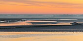 Frankreich,Somme,Baie de Somme,Sonnenaufgang in der Bucht von Saint-Valery am Kanal der Somme