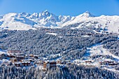 Frankreich,Savoie,Courchevel Moriond und Courchevel,Massiv der Vanoise,Tarentaise-Tal,Blick auf den Sommet de La Saulire (2738m) (Luftaufnahme)