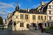Frankreich,Seine Maritime,Rouen,place de la Pucelle,Hôtel de Bourgtheroulde wurde in der ersten Hälfte des sechzehnten Jahrhunderts von Guillaume Le Roux erbaut und zeigt die gemeinsamen Einflüsse von Gotik und Renaissance Stil