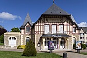 Frankreich,Calvados,Cote de Nacre,Ouistreham,Kino im Viertel