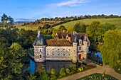 Frankreich,Calvados,Pays d'Auge,Schloss Saint Germain de Livet aus dem 15. und 16. Jahrhundert, das als Museum von Frankreich bezeichnet wird (Luftaufnahme)