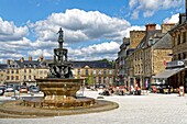 Frankreich,Cotes d'Armor,Guingamp,der Plomee-Brunnen auf dem Place du Centre