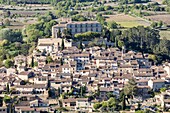 Frankreich,Vaucluse,Regionaler Naturpark Luberon,Ansouis,ausgezeichnet als die schönsten Dörfer Frankreichs, dominiert von einem Schloss aus dem 17.