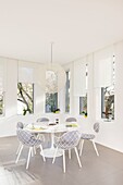Frankreich,Languedoc-Roussillon,Nimes,Geschichte: "Geöffnetes Dachgeschoss zum Innenhof" (Architekt Roulle-Oliveira)