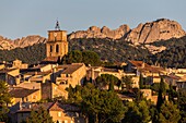 France,Vaucluse,the village of Sablet with the Dentelles de Montmirail in the background