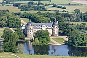 Frankreich,Maine et Loire,Saint Georges sur Loire,Chateau de Serrant (Vogelperspektive)