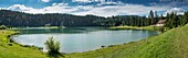 Frankreich,Ain,Oyonnax,Panoramablick auf den Genin-See,ein Naturjuwel in der Stadt Charix im Jura-Gebirge