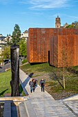 France,Aveyron,Rodez,the Soulages Museum,designed by the Catalan architects RCR associated with Passelac & Roques and Notre Dame cathedral