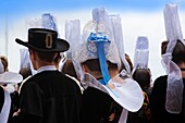 Frankreich,Finistere,Fest der Stickerinnen von Pont l'Abbé,Bigouden Kopfschmuck und Kostüm von Pont l'Abbé