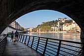 Frankreich,Rhone,Lyon,Altstadt, die zum UNESCO-Weltkulturerbe gehört, das Ufer der Saone und die Kirche Saint Georges