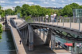 France,Paris,along the GR® Paris 2024 (or GR75),metropolitan long-distance hiking trail created in support of Paris bid for the 2024 Olympic Games,Simone de Beauvoir footbridge over the Seine river