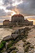 Frankreich,Pas de Calais,Opalküste,Ambleteuse,Dämmerung und Sonnenuntergang,Blick auf Fort Vauban