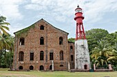 Frankreich,Französisch-Guayana,Cayenne,Salvation's Islands,Strafkolonie auf der Teufelsinsel,Gebäude und Leuchtturm