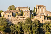 Frankreich,Vaucluse,Regionaler Naturpark Luberon,Ménerbes,ausgezeichnet mit dem Titel "Schönste Dörfer Frankreichs