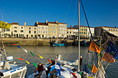 Frankreich,Poitou-Charentes,Segelboote im alten Hafen,La Rochelle