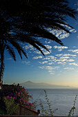 Spanien,Kanarische Inseln,Insel La Gomera,Blick auf den Berg Teide und die Insel Teneriffa,San Sebastian