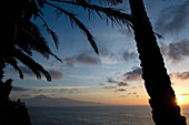 Spanien,Kanarische Inseln,Insel La Gomera,Blick auf den Berg Teide und die Insel Teneriffa,San Sebastian