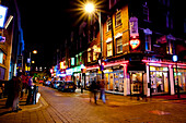 Neonlichter der indischen Restaurants in der Brick Lane, East London, London, UK