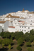 Spanien,Kleine Stadt am Berghang,Andalusien