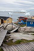 Farbenfrohe Häuser in der Umgebung von Ilulissat an der Westküste von Grönland.
