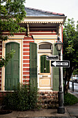 USA,Louisiana,French Quarter,New Orleans,Bourbon Street,Exterior of traditional house