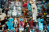 USA,Louisiana,Französisches Viertel,New Orleans,Puppen und Figuren im VooDoo Shop