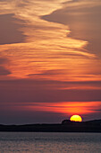 Sonnenuntergang am Reenard Point mit Blick auf Valentia Island, Cahersiveen, Iveragh Peninsula, County Kerry, Irland, UK