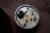 Marokko,Minztee in einem Berberhaus,Marrakesch,Kanne und Teegläser,Tablett,Silbernes Teeservice