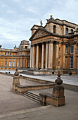 UK,England,Oxfordshire,Built between 1705 and 1724,Woodstock,intended to be gift to John Churchill,Blenheim Palace