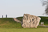 Unesco-Weltkulturerbe ist ein neolithisches Henge-Denkmal mit 3 Steinkreisen um ein Dorf herum, Avebury, Wiltshire, England, Vereinigtes Königreich