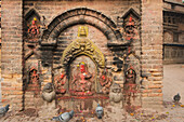 Ein Steinaltar auf dem Taumadhi-Platz, Bhaktapur, Nepal
