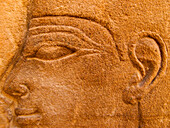 Detail eines Wandreliefs in Medinet Habu, Luxor, Ägypten