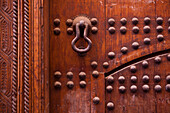 Ein Detail einer Tür in der Medina, Marrakesch, Marokko