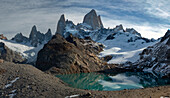 Laguna De los Tres am Fuße des Fitz Roy, 3405 m über dem Meeresspiegel, im Los Glaciares National Park, El Chalten, Argentinien