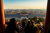 Blick auf die Forbbidenstadt und darüber hinaus vom Jingshan Park, Peking, China