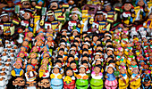 Tilinchos, Miniatur-Keramikfiguren zum Verkauf auf der Alasitas, einer jährlichen Messe, auf der die Menschen Miniaturgeschenke kaufen und den Gott des Wohlstands preisen, Ekeko, La Paz, Bolivien