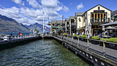 Queenstown, Neuseeland, liegt an den Ufern des Lake Wakatipu auf der Südinsel vor der Kulisse der dramatischen Südalpen, Queenstown, Region Otago, Neuseeland