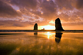 Silhouetted sea stacks in the pacific ocean at Cannon Beach at sunset,Oregon coast,Cannon Beach,Oregon,United States of America