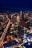 Luftaufnahme des Stadtzentrums von Los Angeles mit dem Harbor Freeway, Kalifornien, Vereinigte Staaten von Amerika