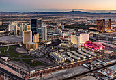 Luftaufnahme von Landmark Hotels und Casinos in Las Vegas, Nevada, USA, Las Vegas, Nevada, Vereinigte Staaten von Amerika