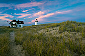 Sonnenuntergang am Race Point Light in Providence, Massachusetts, USA, Providence, Massachusetts, Vereinigte Staaten von Amerika
