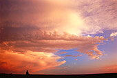 Sonnenuntergang über Farmland bei Rosetown, Saskatchewan Kanada