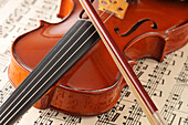 Geige und Notenblatt