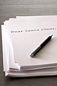 Notizpapier und Stift, Brief an den Weihnachtsmann