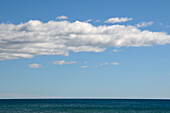 Landschaft von Meer und Himmel mit Wolken, Sete, Herault, Languedoc-Roussillon, Frankreich